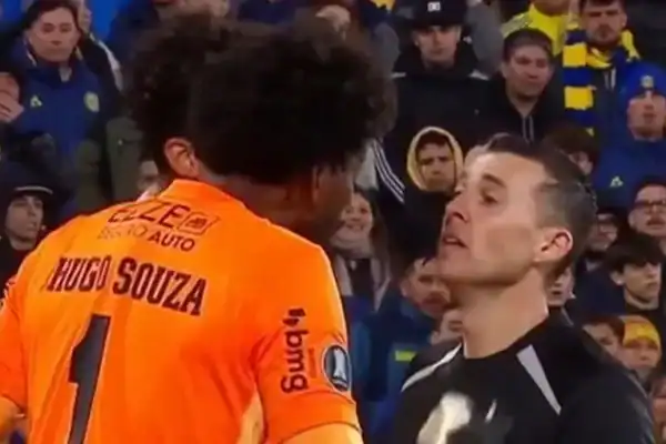 Conmebol multa Rosario Central em R$ 500 mil por insultos racistas a Hugo Souza na Libertadores