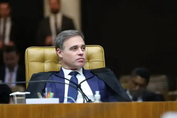 PT solicita à PGR suspeição de Mendonça na relatoria do caso Master no STF
