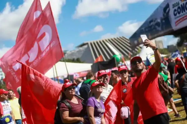 CCJ do Senado aprova texto principal da PEC que encerra a escala 6×1