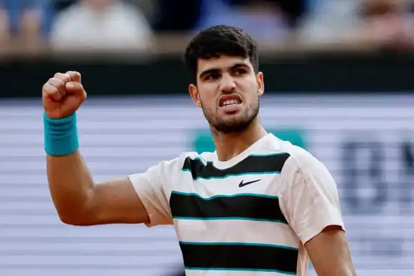 Alcaraz vence pressão da torcida e bate Tommy Paul para alcançar quartas do US Open