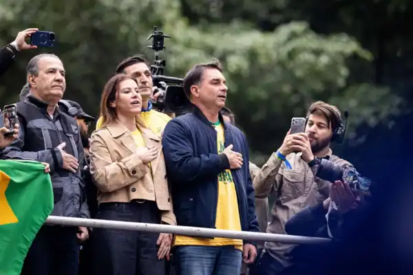 Monitor da USP aponta 28,5 mil pessoas em ato de Flávio Bolsonaro na Avenida Paulista
