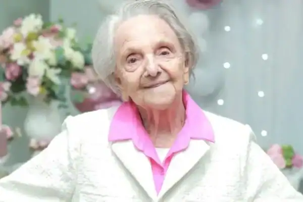 Vovó Elma morre aos 103 anos e emotiva despedida da neta comove