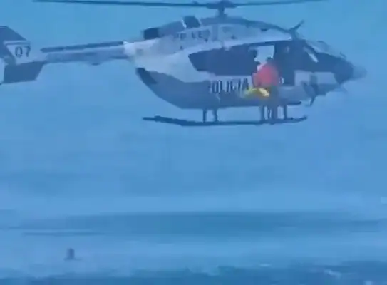 Homem é detido pela polícia após tentar fugir nadando no mar de Fortaleza