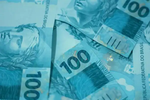 Taxas de juros registram forte baixa com otimismo na disputa presidencial