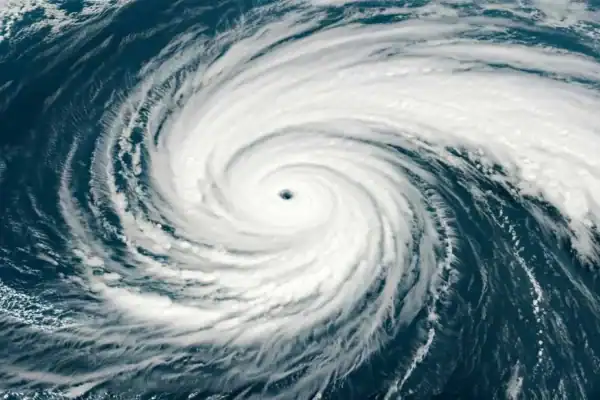 Inmet coloca cinco estados em alerta vermelho por ciclone extratropical e frente fria