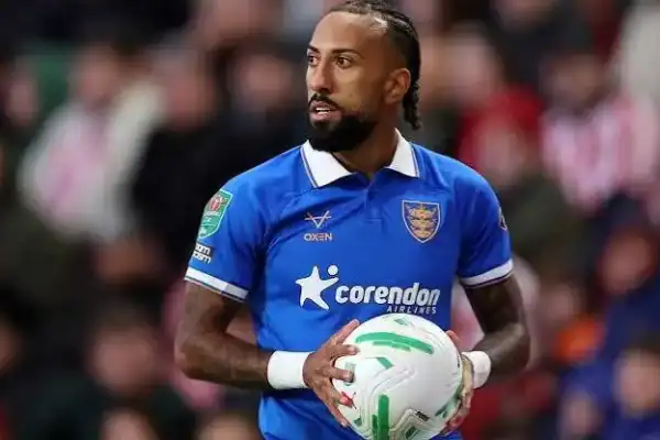 Atacante Sorba Thomas sofre capotamento na chegada ao treino