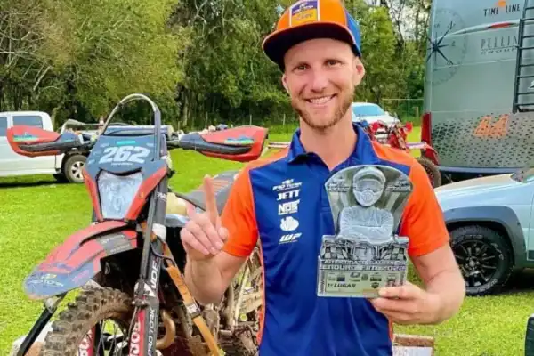 Campeão de motociclismo Gian Taffarel morre após madeira perfurar seu peito