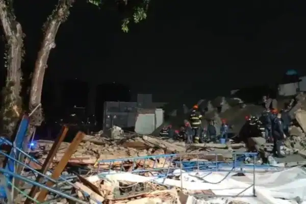 Bombeiros encontram corpo de menina após desabamento e vítimas fatais chegam a seis