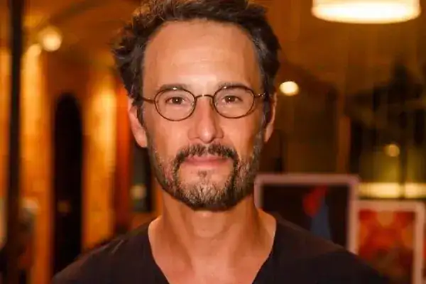 Influenciador aborda Rodrigo Santoro sem reconhecê-lo durante passeio nos EUA