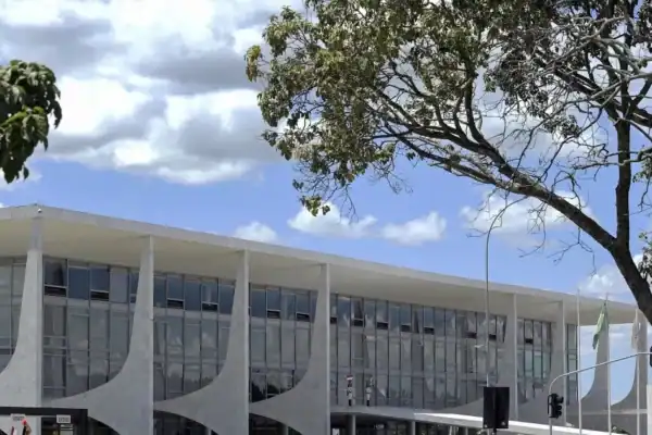 Lula denuncia “traidores da Pátria” que quase entregaram minerais críticos aos EUA a preço de banana