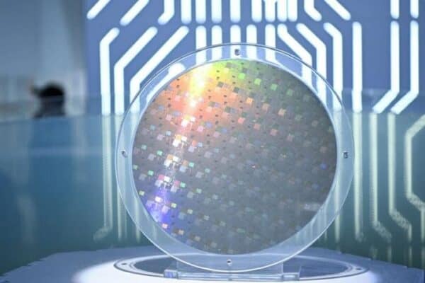 China registra boom nas exportações de chips e lucros bilionários devido à demanda por IA