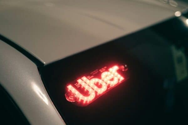 Uber diminui presença na África e ameaça sustento de motoristas
