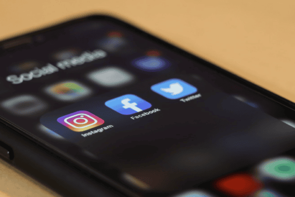 Anos após estreia do feed do Facebook, Austrália quer voltar ao modelo antigo
