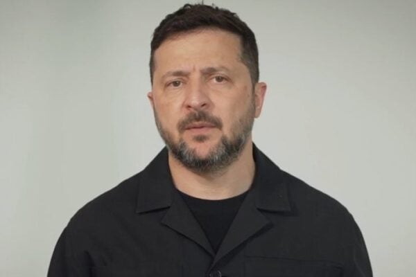 Eleição só ocorre após cessar-fogo com a Rússia, afirma jornalista ucraniana