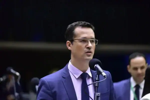 TSE tem maioria para manter paralisação da campanha de Deltan Dallagnol ao Senado