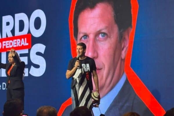 Salles diz que Centrão assume poder para desviar dinheiro