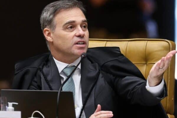 Terminou nesta segunda-feira o prazo para Mendonça se manifestar sobre Moraes