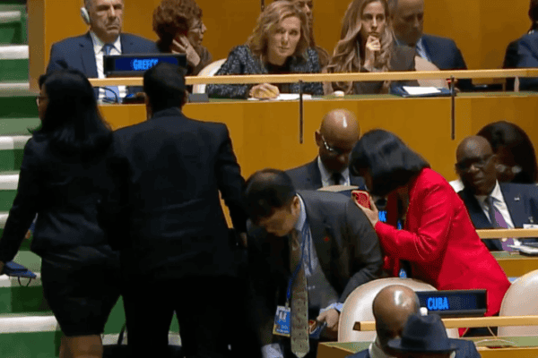Trump afirma na ONU que regime de Cuba ‘vai cair’ e delegação se retira