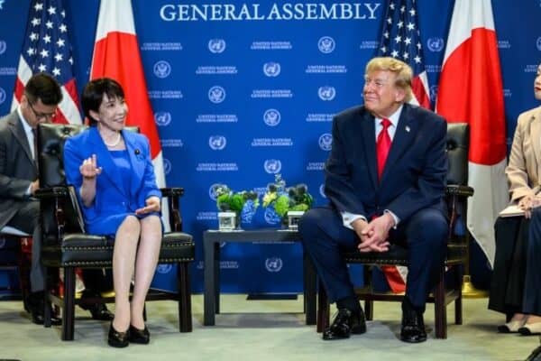 Na véspera de reunião com Xi, Trump reforça aliança com o Japão