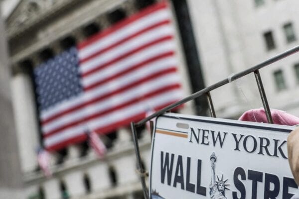 Bolsas de Nova York fecham em baixa com tensões EUA-Irã e alta dos Treasuries
