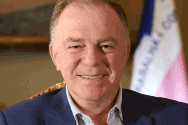 Renato Casagrande lidera disputa ao Senado no Espírito Santo, diz Paraná Pesquisas