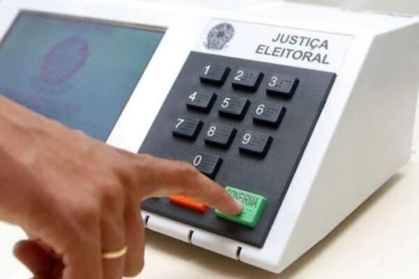 Marília lidera com 13%; Aécio, Sávio e Viana marcam 10% na corrida ao Senado em MG