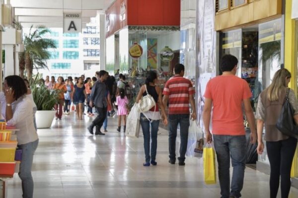 Comércio e serviços devem gerar 130 mil vagas de fim de ano, alta de 10%