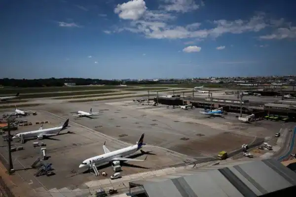 Homem invade pista do Aeroporto de Guarulhos e provoca atrasos em voos