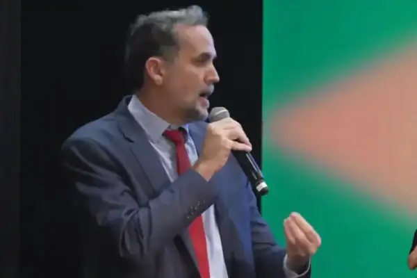Moretti anuncia remanejamento de despesas para acomodar Desenrola 3.0 no orçamento