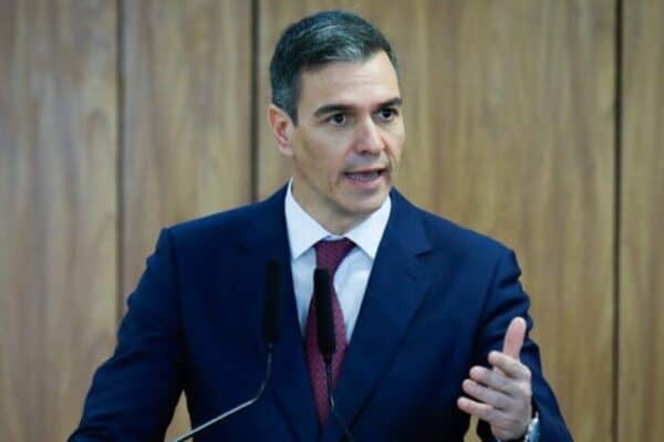 Espanhóis protestam contra Pedro Sánchez pela crise migratória em Ceuta
